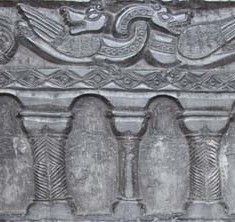 West side. Despite the teaching in the Church that the earth was a sphere, on the west side of the marble the sculptors of Tournai prefer to show the world as flat, resting on a series of pillars and arches and above on the surface of the ground mystical beasts which represented the real-life creatures from the reptiles to the birds, which God had created.