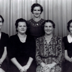 Harry Love’s family of girls, left to right, Marjorie, Helen, Hilda, Eileen and Ellen (nee Stephens)