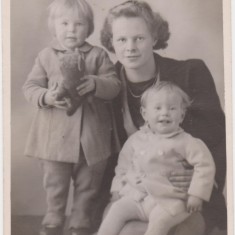 Jan 1945 Mary Bone with children