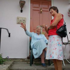 Westbrook House, Gilllian Pritchard directing visitor