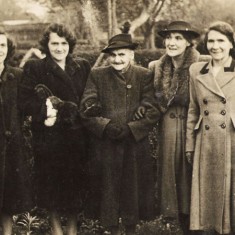 Nellie, Rose, Ellen (Mother), Maude & Lilly Christmas