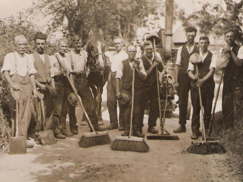 Road Tar Gang working at Leydene House, c 1930. William Jeremiah Christmas is on the left.