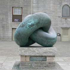 The plaque reads: This Monument Commemorates the Sailing from Spithead on the 11 May 1787 of the First Fleet conveying Settlers to Australia. A Great Nation was Born.