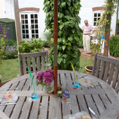 Lunch_table_at_Bridgers Gardens